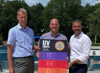 AOK Bayern übergibt am 07.07.26 eine UV-Index